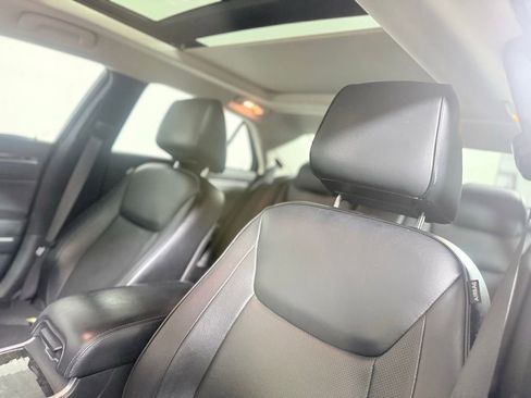 Used 2016 Chrysler 300 C AWD/4WD image 17