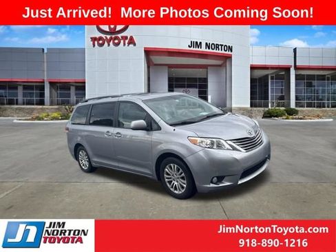 Used 2011 Toyota Sienna XLE FWD image 1
