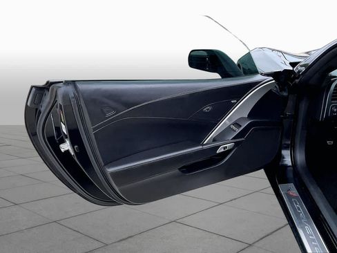 Used 2016 Chevrolet Corvette Stingray Coupe RWD image 17