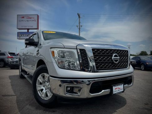Used 2017 Nissan Titan SV image 1