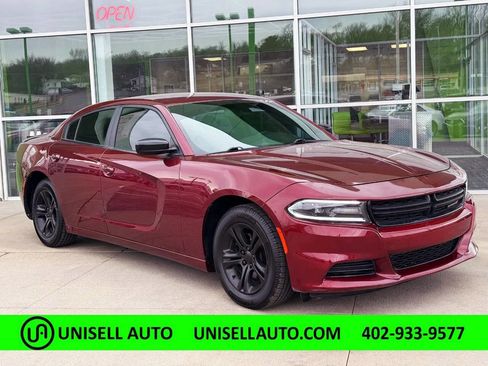 Used 2018 Dodge Charger SXT w/ Blacktop Package image 1