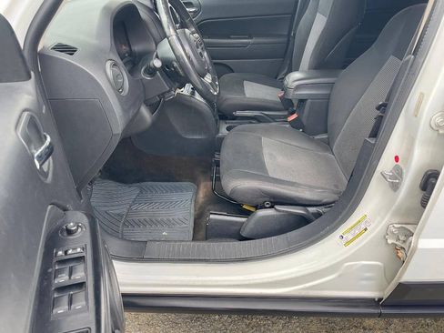 Used 2013 Jeep Patriot Latitude AWD/4WD image 10