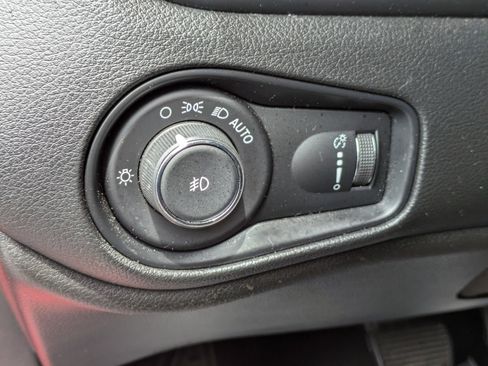 Used 2019 Jeep Renegade Sport AWD/4WD image 13