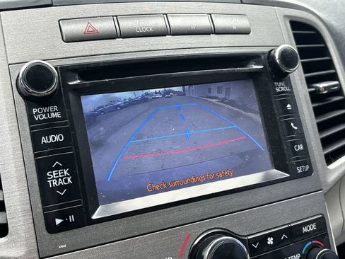 Used 2013 Toyota Venza LE w/ LE Convenience Pkg image 16