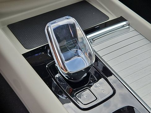 New 2026 Volvo XC60 T8 Ultra image 13