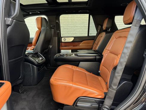 Used 2020 Lincoln Navigator Reserve w/ Luxury Package AWD/4WD image 18