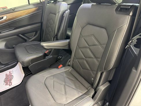 Used 2024 Volkswagen Atlas SE image 37