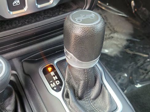 Used 2020 Jeep Wrangler Sport AWD/4WD image 38