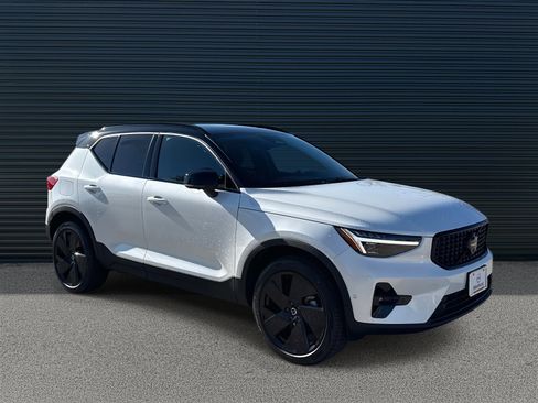 New 2026 Volvo XC40 B5 Ultra w/ Climate Package image 3