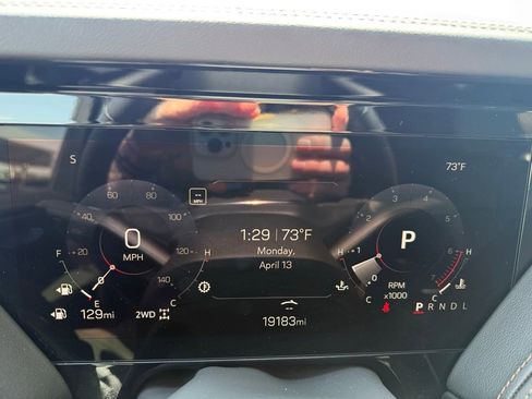 Used 2025 GMC Yukon XL AT4 image 17