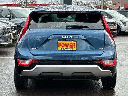 Used 2023 Kia Niro SX image 5