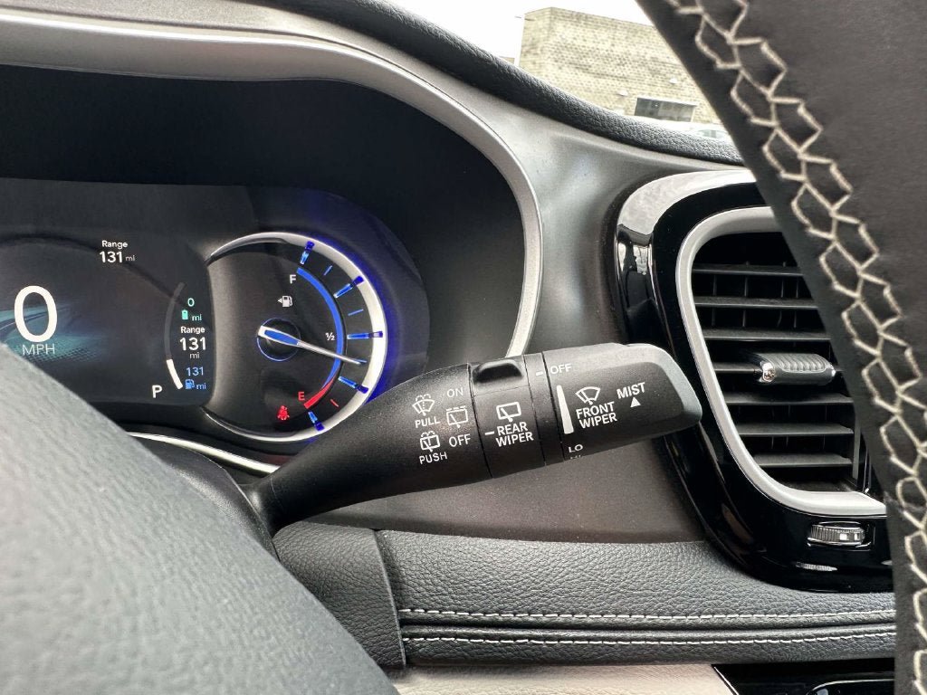 Used 2024 Chrysler Pacifica Limited FWD image 27