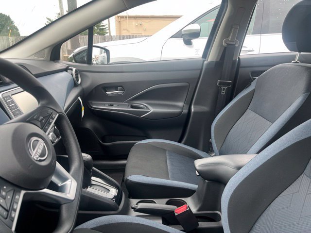 Used 2025 Nissan Versa SV w/ Trunk Package FWD image 2