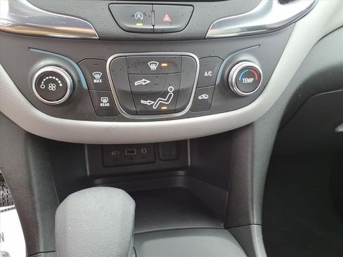 Used 2023 Chevrolet Equinox LS image 24