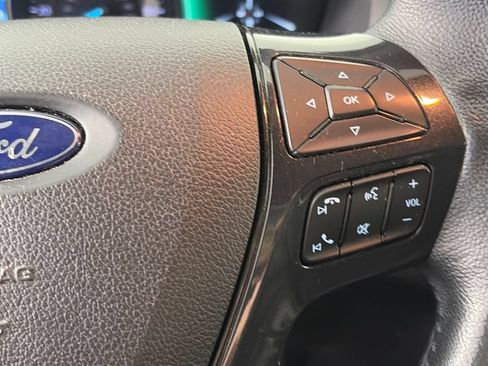 Used 2018 Ford Explorer XLT w/ Equipment Group 202A AWD/4WD image 18