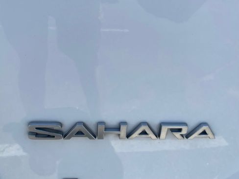 Used 2019 Jeep Wrangler Unlimited Sahara w/ Cold Weather Group AWD/4WD image 17