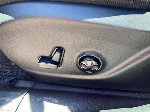 Used 2019 Jeep Cherokee Latitude Plus w/ Cold Weather Group image 11