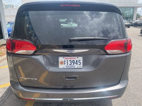 Used 2020 Chrysler Pacifica Touring-L image 4