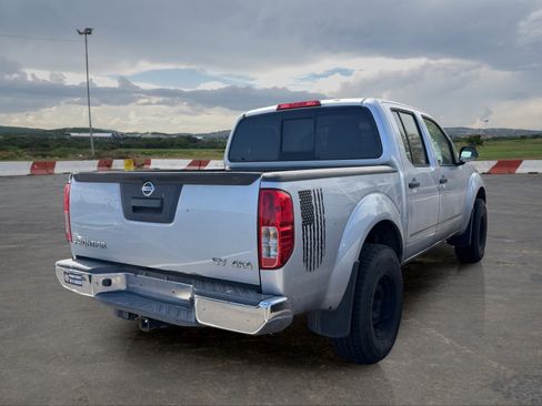 Used 2019 Nissan Frontier SV AWD/4WD image 3