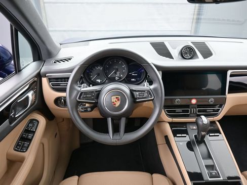 Certified 2026 Porsche Macan AWD/4WD image 17