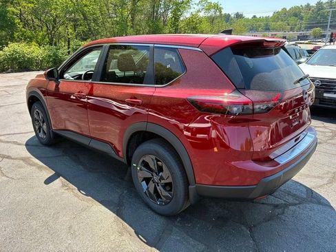 Used 2025 Nissan Rogue SV AWD/4WD image 3