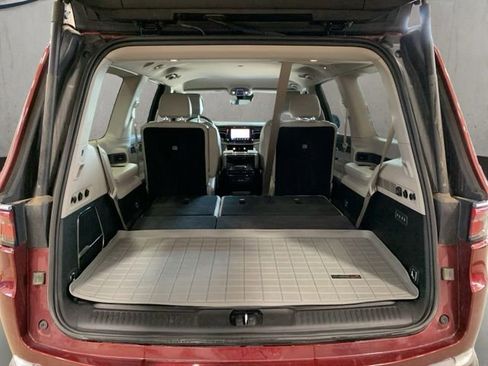 Used 2022 Jeep Wagoneer Series III w/ Flexible Seating Group AWD/4WD image 19