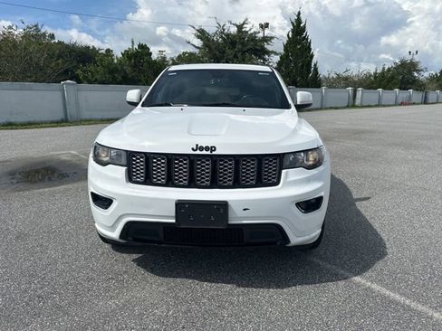 Used 2021 Jeep Grand Cherokee Altitude image 2