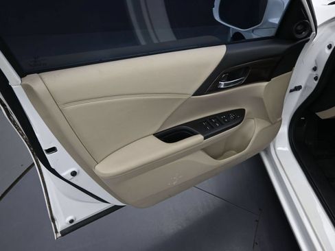 Used 2017 Honda Accord EX image 10