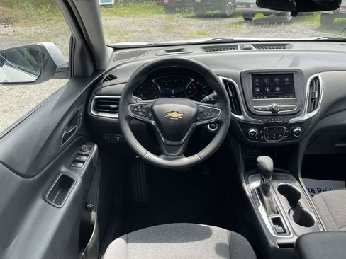Used 2024 Chevrolet Equinox LT FWD image 2