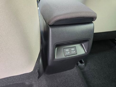 Used 2025 Toyota Corolla LE image 9