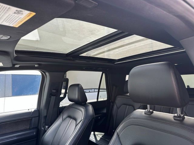 Used 2021 Ford Expedition Limited RWD image 2