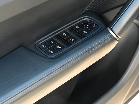 Used 2023 Porsche Cayenne GTS AWD/4WD image 23