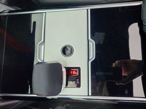 Used 2025 Land Rover Range Rover SE image 48