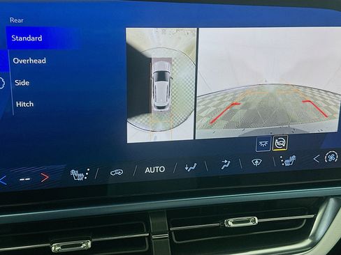 Used 2025 Chevrolet Equinox EV LT image 23