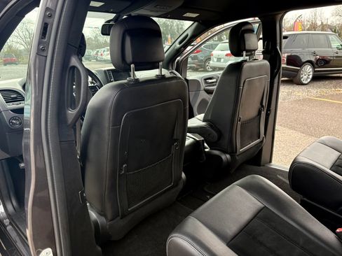 Used 2018 Dodge Grand Caravan SXT w/ Blacktop Package image 17