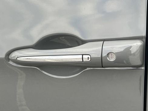 Used 2021 Chrysler Pacifica Touring-L image 38