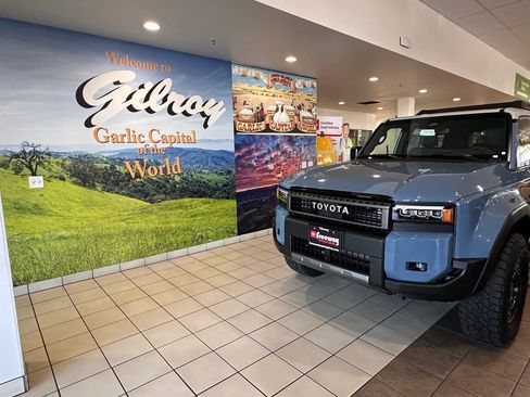 Used 2025 Toyota Tacoma SR5 image 39