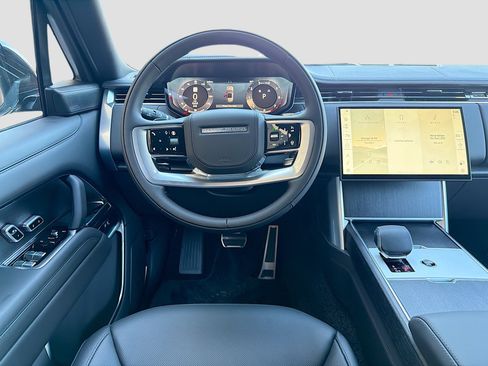 New 2025 Land Rover Range Rover Long Wheelbase SE image 18