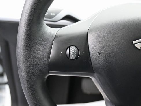 Used 2022 Tesla Model Y Long Range image 18