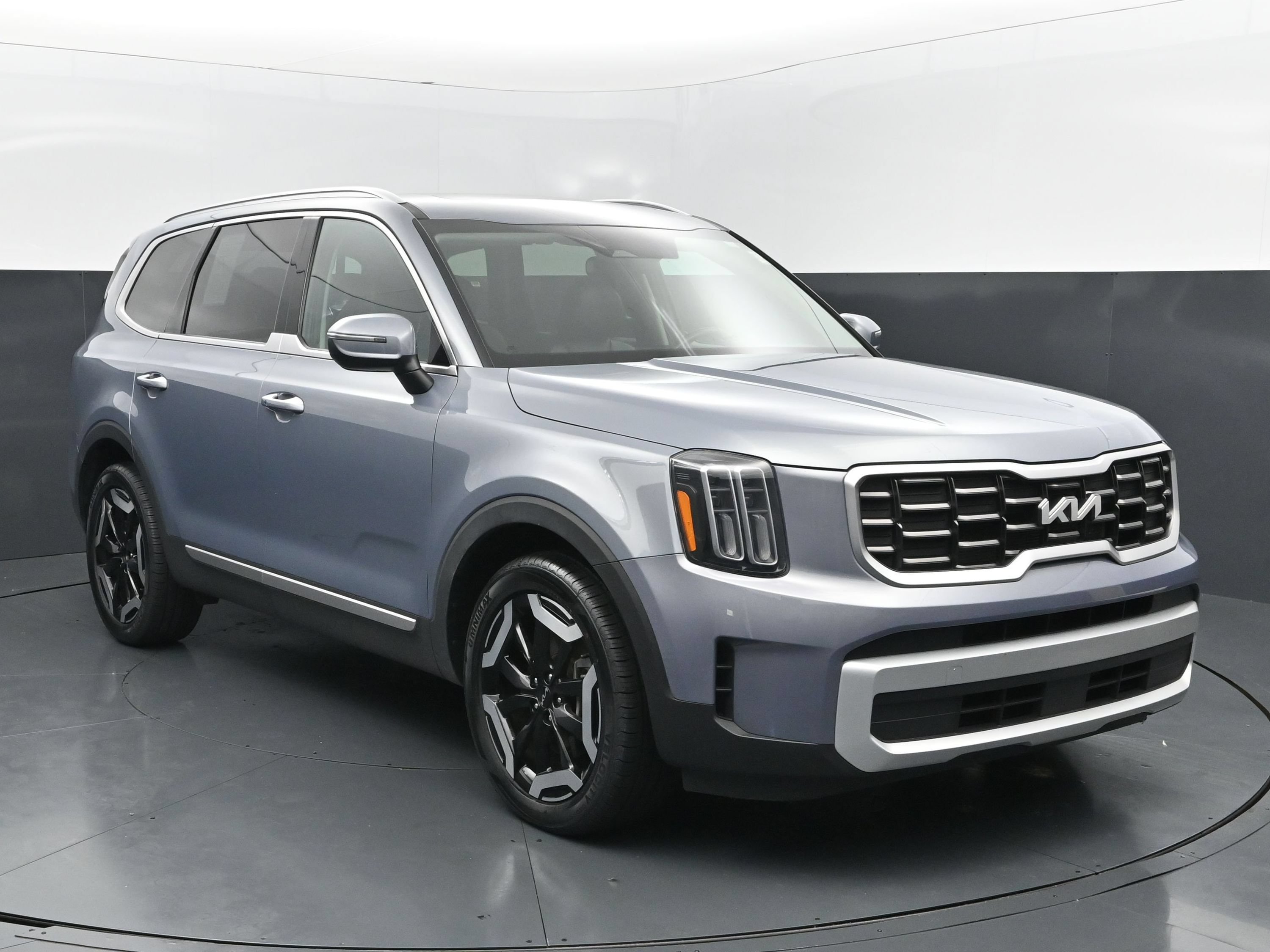 Used 2025 Kia Telluride S FWD image 7