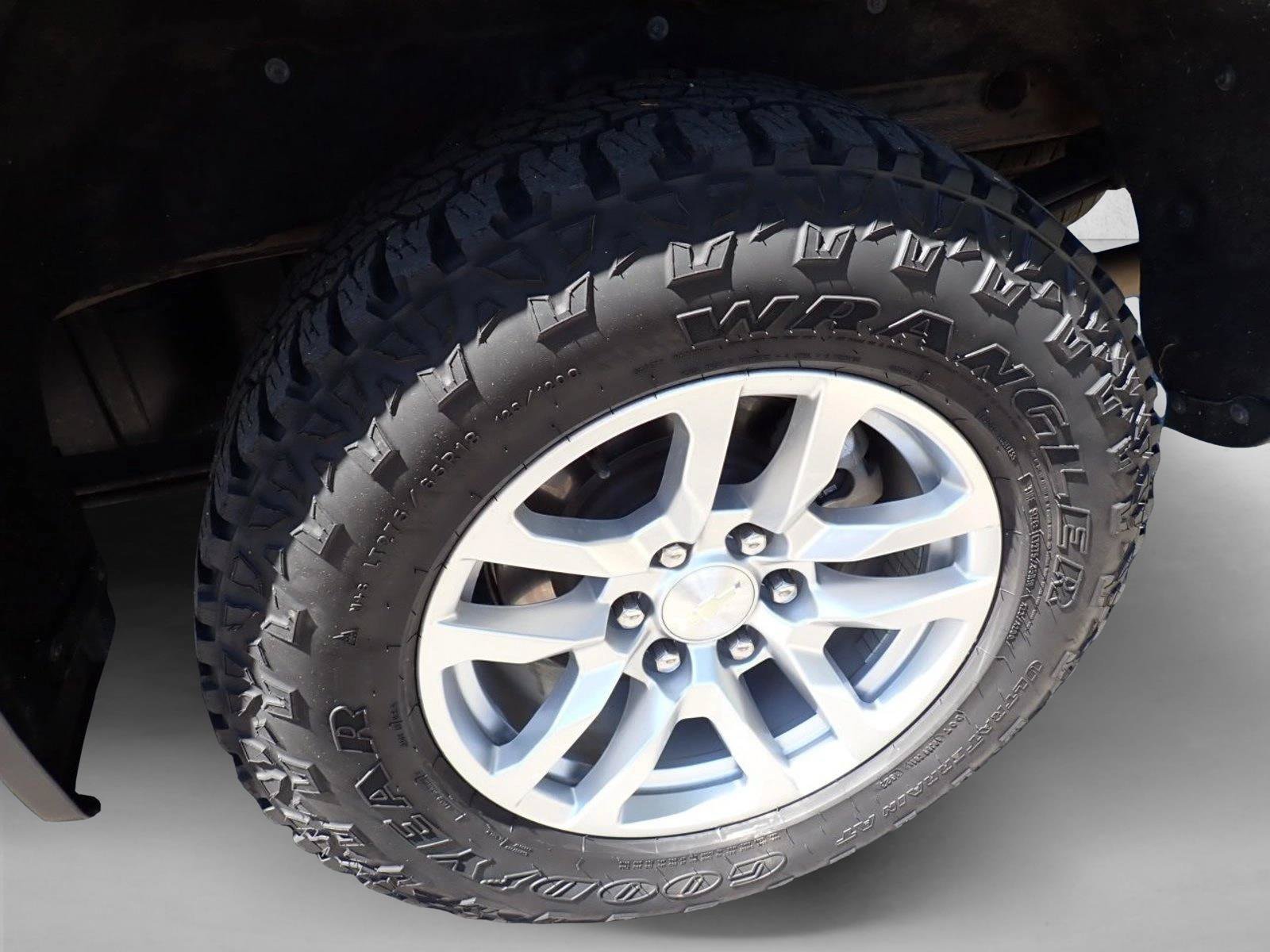 Used 2019 Chevrolet Silverado 1500 LT w/ Texas Edition AWD/4WD image 7