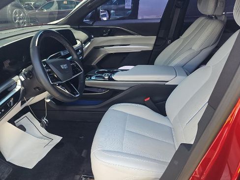 Used 2024 Cadillac Lyriq Sport AWD/4WD image 11