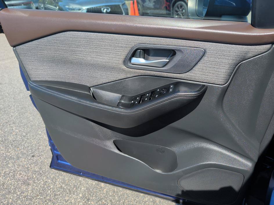 Used 2023 Nissan Rogue SV FWD image 16