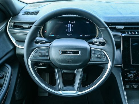 New 2025 Jeep Grand Cherokee Altitude image 15