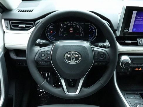 Used 2023 Toyota RAV4 XLE Premium image 14