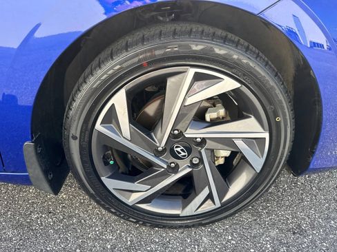 Certified 2024 Hyundai Elantra SEL w/ Convenience Package FWD image 9