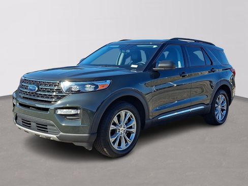 Certified 2023 Ford Explorer XLT w/ Equipment Group 202A AWD/4WD image 3