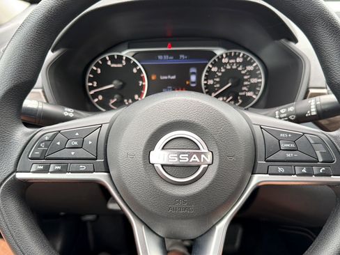 Used 2023 Nissan Altima 2.5 SV FWD image 16