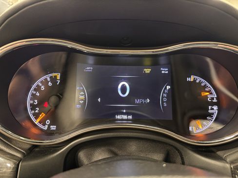 Used 2014 Jeep Grand Cherokee Overland image 16