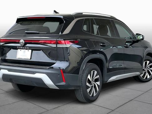 Used 2025 Volkswagen Tiguan S image 12